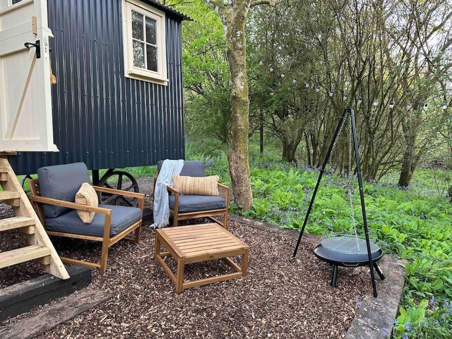 Cornwall Woodland Shepherd'S Hut - Dennis Hut Bodmin Bagian luar foto