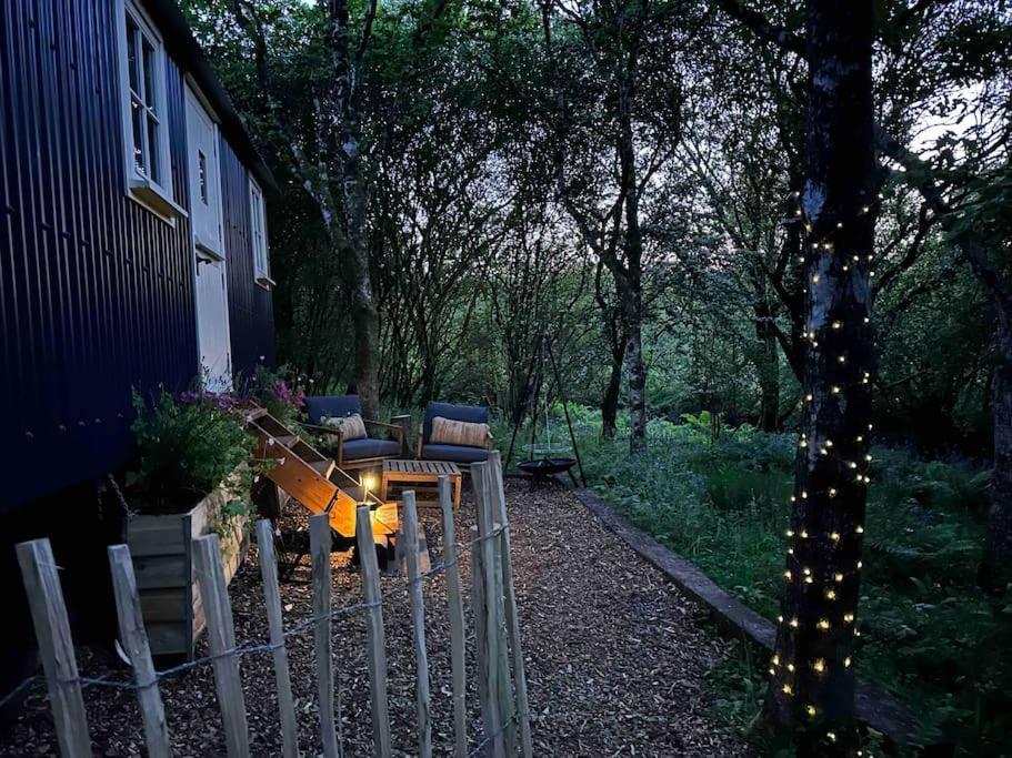 Cornwall Woodland Shepherd'S Hut - Dennis Hut Bodmin Bagian luar foto